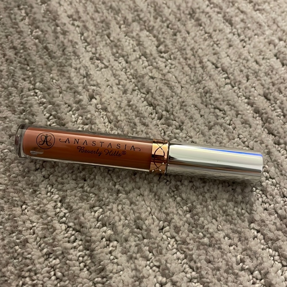 Anastasia Beverly Hills liquid lipstick in Ashton